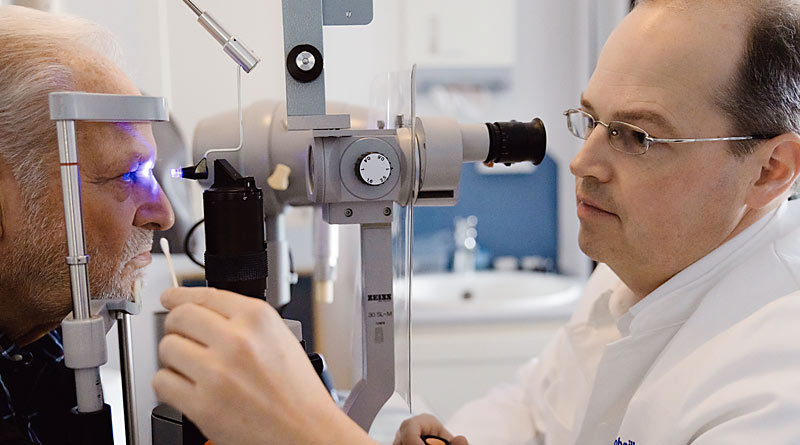 Prof. Dr. med. Matthias Lüke, Augenarzt in der Praxis Augenheilkunde am Europaplatz, Behandlung, mobiles Bild
